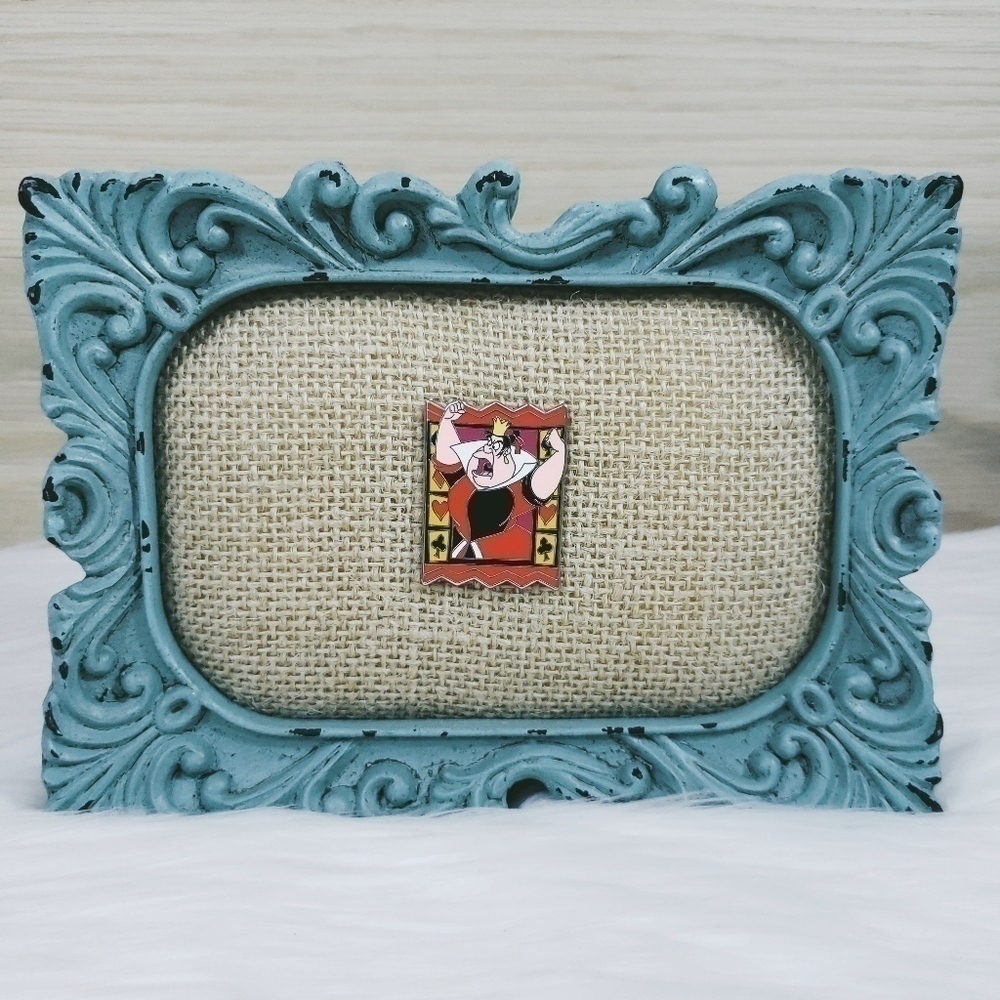Disney Queen of Hearts Pin Alice in Wonderland Angry Card Frame Villain